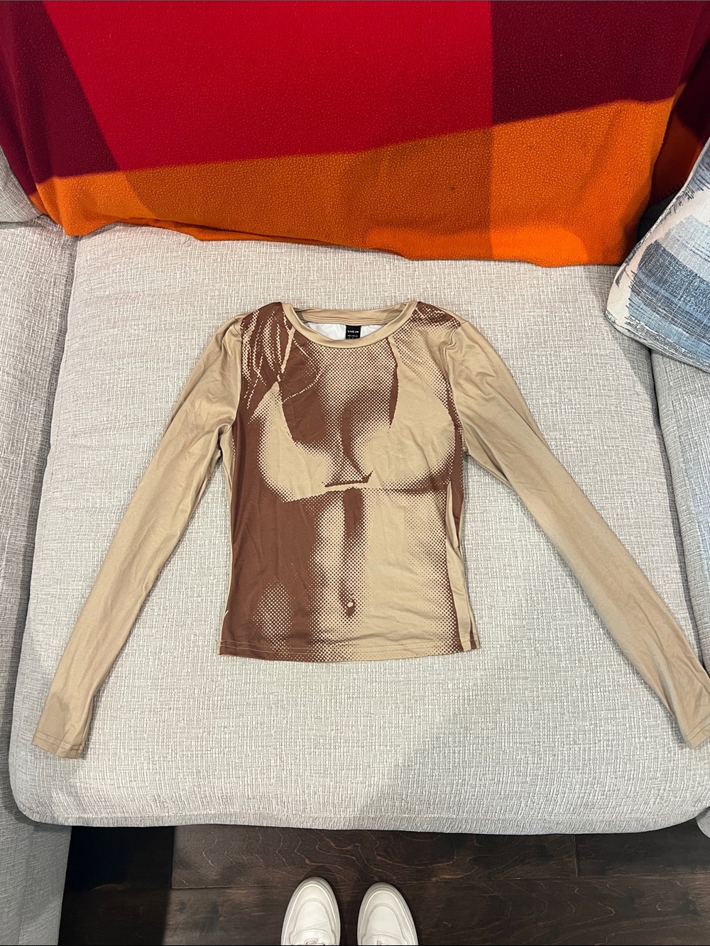SHEIN Beige Long-Sleeve body Graphic Tee with Brown Print